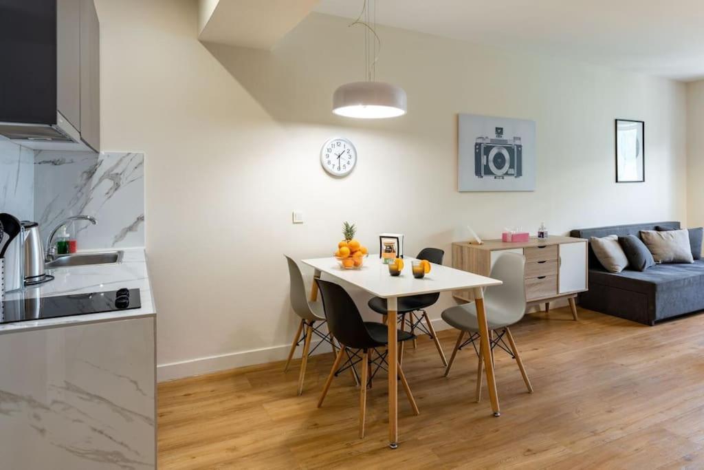 Large Comfy, Modern Studio 5 Min To Acropolis Афины Экстерьер фото