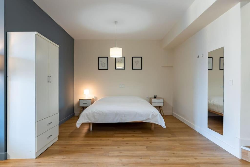 Large Comfy, Modern Studio 5 Min To Acropolis Афины Экстерьер фото