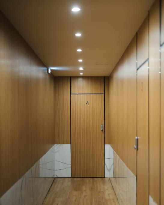 Large Comfy, Modern Studio 5 Min To Acropolis Афины Экстерьер фото